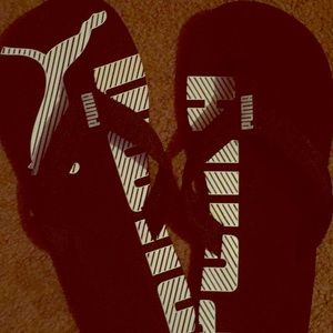 Puma flip flops